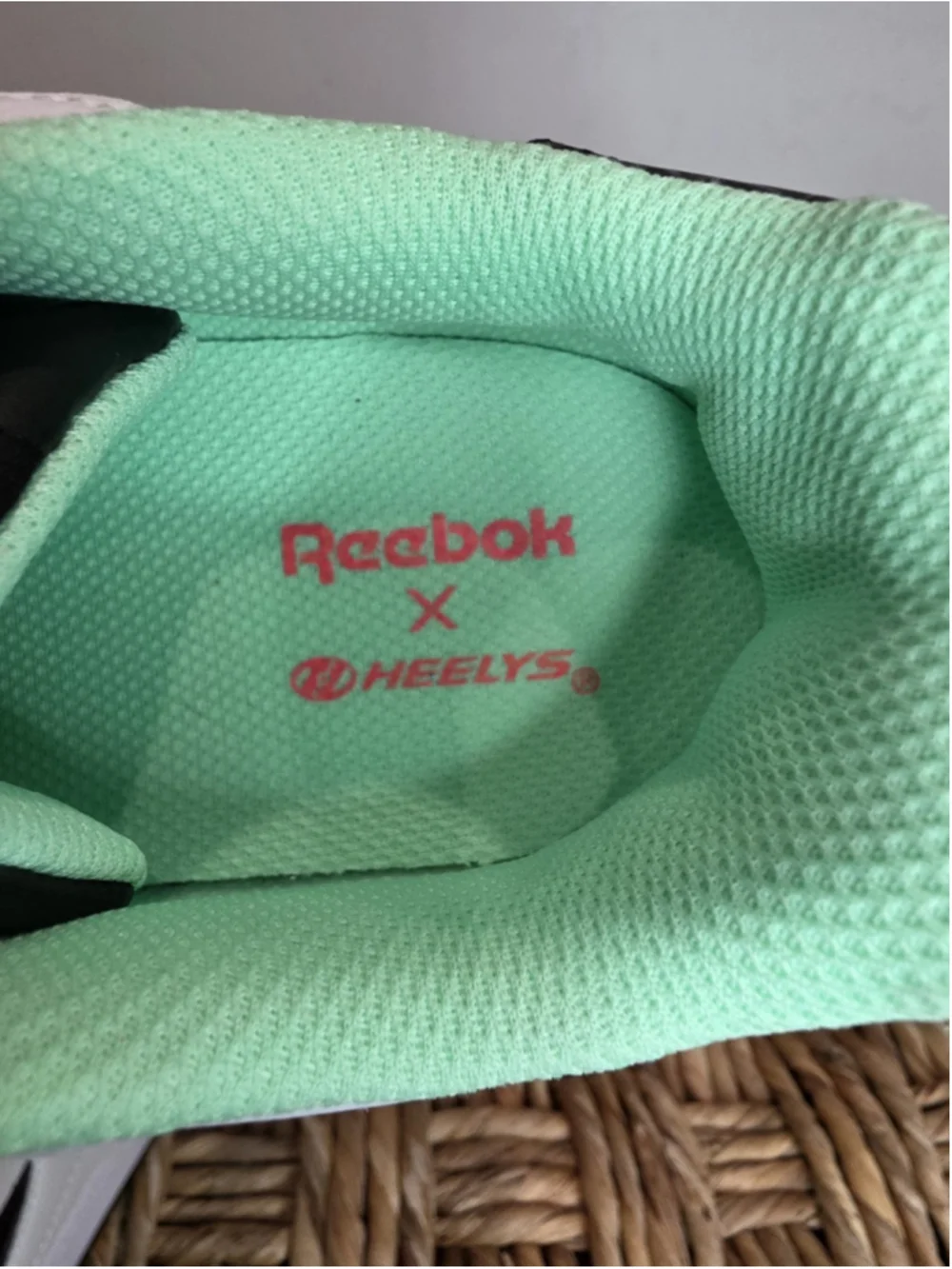 Reebok x Heelys Roller Shoes White Black Mint Green Women's US 7 EU39 Youth 5